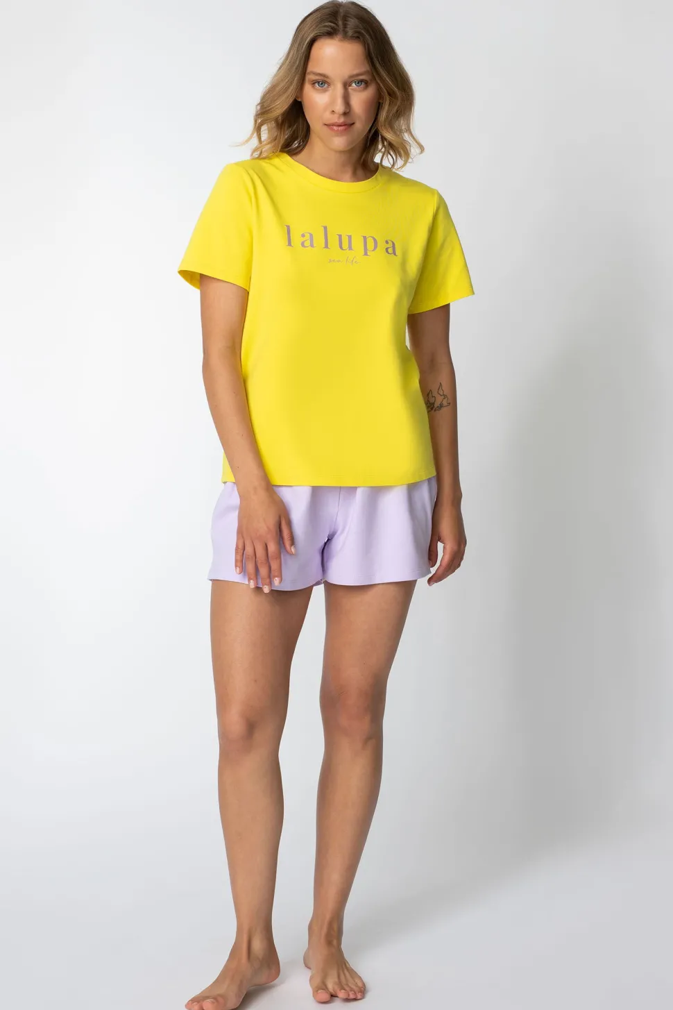 T-shirt z nadrukiem z przodu - żółty