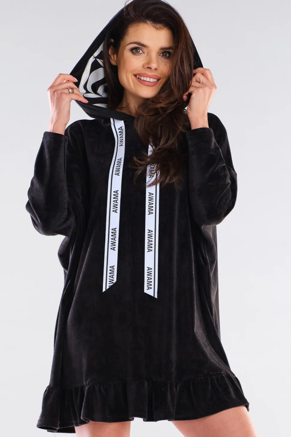 Welurowa bluza oversize z falbanką - czarna