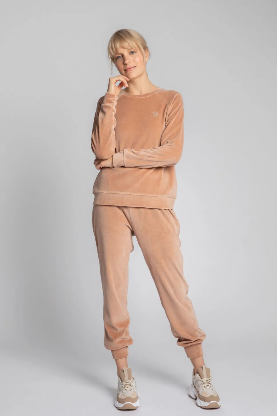 Welurowa bluza z raglanowymi rękawami - beżowa