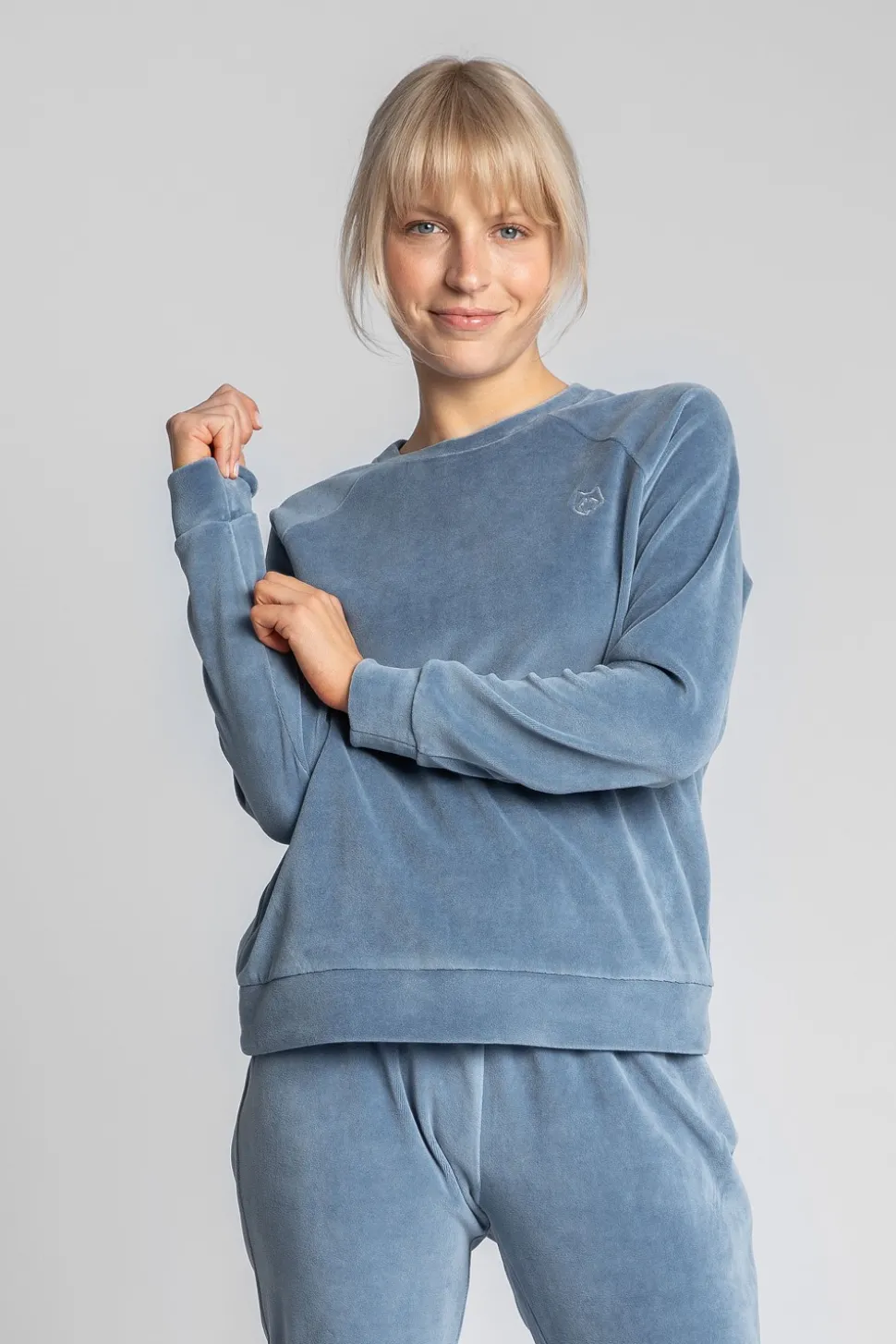 Welurowa bluza z raglanowymi rękawami - niebieska