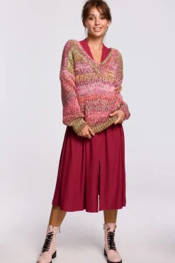 Wielokolorowy sweter z dekoltem V - malinowy
